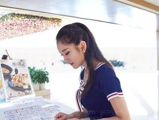 爱丝最新图包预警：游乐场里有人翻车了！