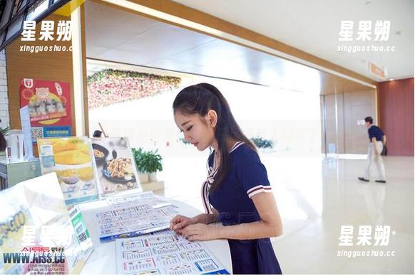 爱丝最新图包预警：游乐场里有人翻车了！-星果朔