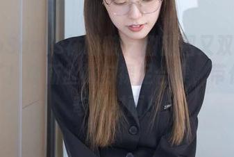 BoBoSocks袜啵啵 - 甜甜圈又双叒叕出新的了！最新丝袜与裸足合集，带你进入奇趣封面！