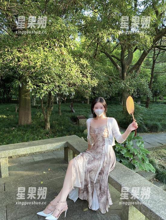 微密圈 - “脚”路漫漫，July芝岚的免费玉足自拍原图，专治各种不开心！-星果朔