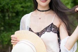 MiStar魅妍社 - 听说黄歆苑的礼服是用哪来的灵感拍的，资源的味道太浓了！