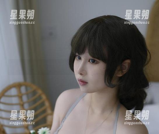 PAKI草莓酱的泳池日常:原图里那些轻松的姿势-星果朔 PAKI草莓酱的泳池日常:原图里那些轻松的姿势-星果朔