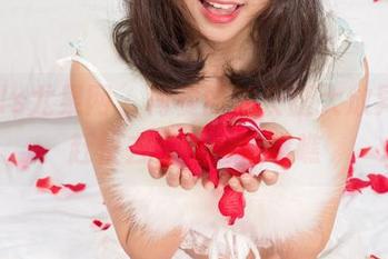 UGirls尤果网 - 何曼丽的长腿大放异彩，赶快去最新图库瞧瞧