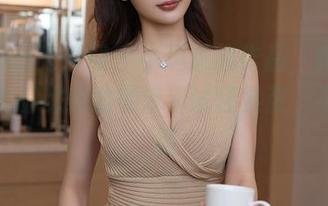 Xiuren秀人网 - 小逗逗的作品，如此高清，美脚比我的期末考试还紧张，不敢直视