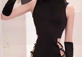 Xiuren秀人网 - 抖娘利世在教室的写真合集：趁老师不在，肆无忌惮地P图和增重！