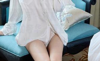 Xiuren秀人网 - 萝莉悠悠酱白衬衫套图来了，低调的奢华，简直让人想每天给她发消息聊穿搭。