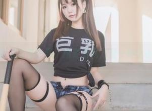 yoko夏宅高清旗袍图册，摆姿势呢，是一种小小的默契吧...