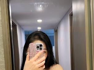 微密圈 - 不爱笑的赛琳的最新作品集跟我预想的不太一样，渔网黑丝果然挑人。
