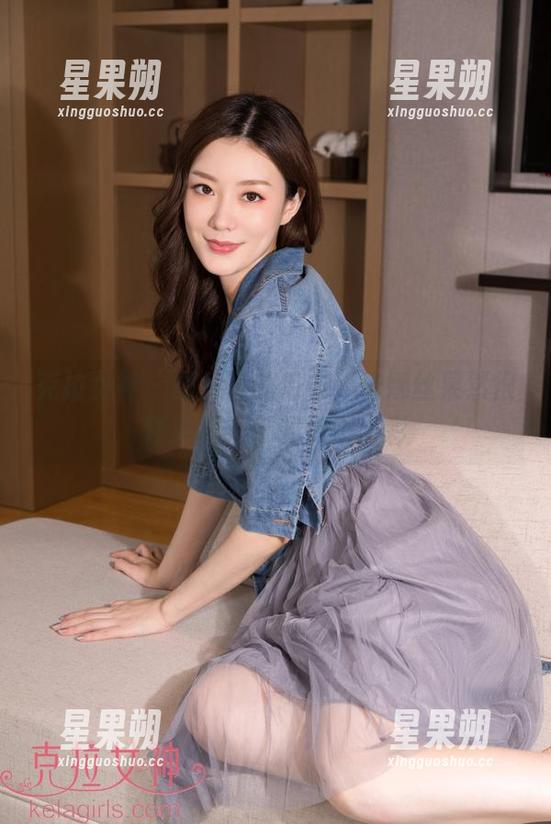 克拉女神 - 图片里的毛衣,依娜丝果然很懂怎样把低调玩得出彩-星果朔 克拉女神 - 图片里的毛衣,依娜丝果然很懂怎样把低调玩得出彩-星果朔
