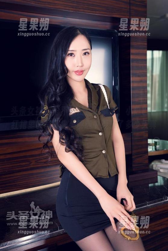头条女神 - 再不想扯正经事了,小热巴在红裙里的写真集,精选中混杂了多少天真啊?-星果朔 头条女神 - 再不想扯正经事了,小热巴在红裙里的写真集,精选中混杂了多少天真啊?-星果朔