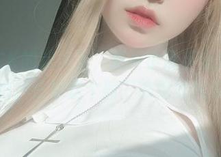 在女主K的镜头下，照片小助手全集中注意力，分享这个部下的绝妙风采。