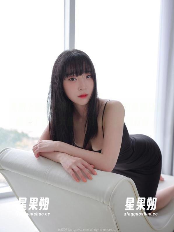 美图上的姜仁卿(강인경)，护士的造型让我想到了白衣天使，不过我还是怕打针。-星果朔