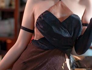 高清合集里的宫本樱，穿上海伦娜的“胜利女神”礼服，完全不在状态呐…