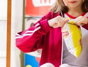 “小仓千代w”教室里的原图，谁还记得当年的猥琐感？