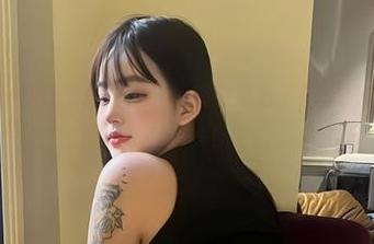 微密圈 - 小优优子的高跟鞋，难道是为了防止路滑？高清套图内部有进一步分析。