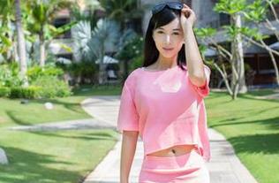 推女郎 - 每天都来点赞！娜露免费图册里的妹妹，让人欲罢不能。