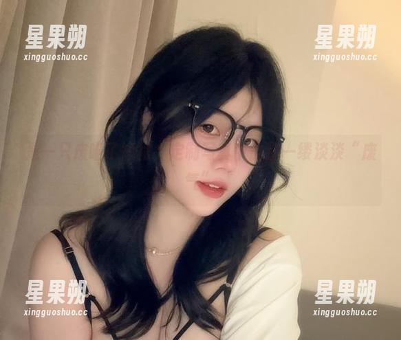 是一只废喵了短裙,定制写真中的那一缕淡淡“废气”-星果朔 是一只废喵了短裙,定制写真中的那一缕淡淡“废气”-星果朔
