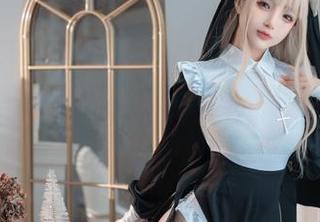 樱井宁宁的定制夸张图片，居家少女的乐趣不简单！