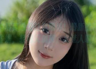 浅安安的写真总是让我期待！最新的PA15翠雀媚，轻松又俏皮，太迷人啦！