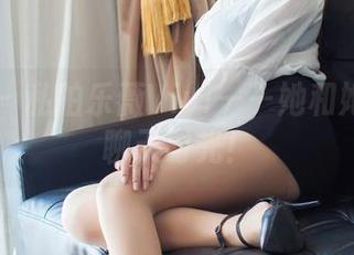 爱蜜社 - 私拍乐薇Vivi——她和她的丝袜聊天时光！