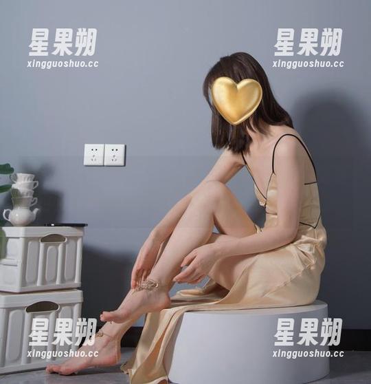 微密圈 - 禅院熏全新作品集：白袜和裸足的灵动组合，不知不觉被吸引过来的。-星果朔