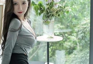 秀人网 - 一款独特的混搭：tina_甜仔的死库水图集，调调别致。