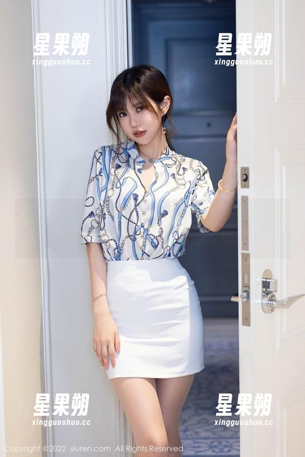 秀人网 - 婚纱写真中的会飞的小虎牙：当休闲碰上浪漫，灵魂在飞舞！-星果朔