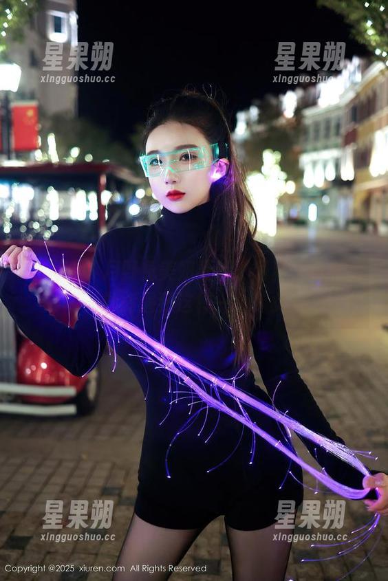 秀人网 - 月野兔美妞更新了写真，真希望每个人都能遇到这样一个‘女友’！-星果朔