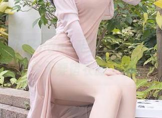 秀人网 - 木子nana私拍：女神也有烦恼，今天穿错衣服了？