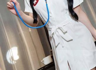 秀人网 - 海边写真中的陈大榕：与海浪的抢镜剧