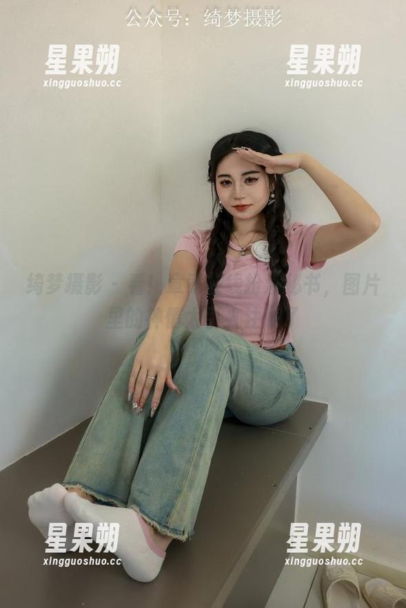 绮梦摄影 - 看!章章在线扮演秘书,图片里的神情太引人注意了-星果朔 绮梦摄影 - 看!章章在线扮演秘书,图片里的神情太引人注意了-星果朔
