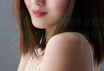 蜜桃社 - 小魔女lily和她的牛仔裤图库，永远无法解释的组合，下载这段奇妙经历！