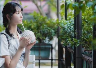 民宿里的西瓜少女，淡蓝JK图包，究竟是去哪儿晒太阳了？