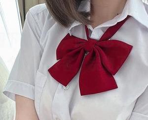 这组美图下的婚纱，阿包也是兔娘好像无意间成了个梦幻来客，亲吻了我的想象力。