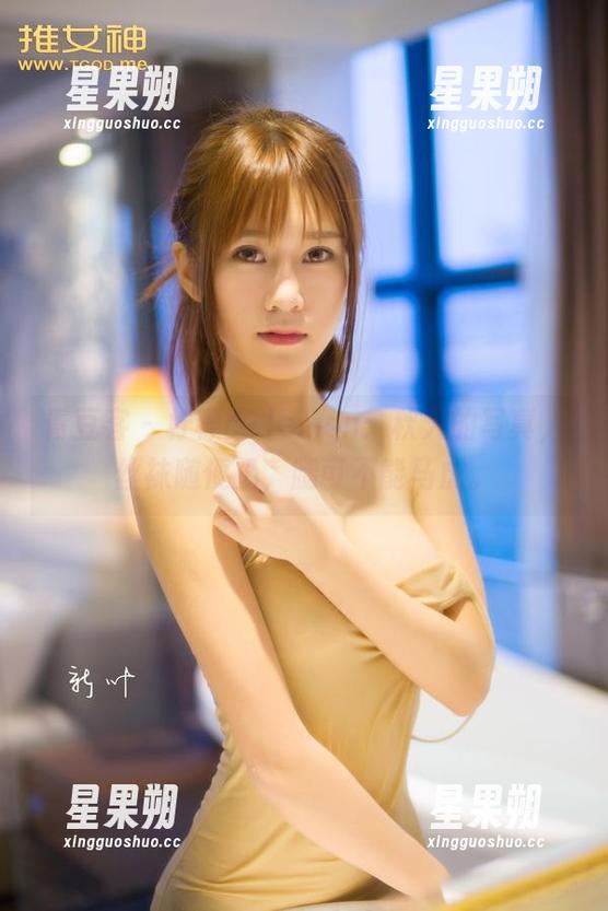 青豆客 - 柠檬c_lemon：秋天的写真，丝袜随便扔，腿可不能马虎。-星果朔